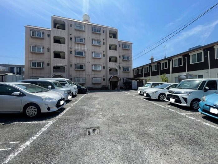 物件外観写真2　(駐車場)