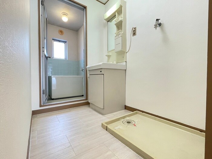 物件内観写真12　(洗濯機置場)