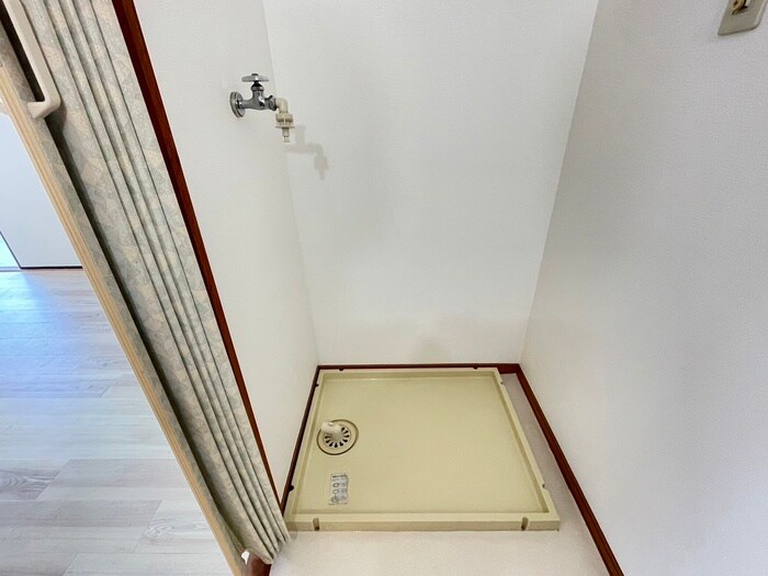 物件内観写真16　(洗濯機置場)