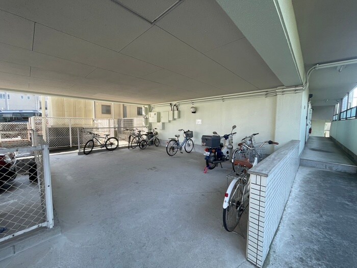 物件外観写真5　(駐輪場)