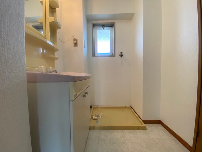 物件内観写真15　(洗濯機置場)