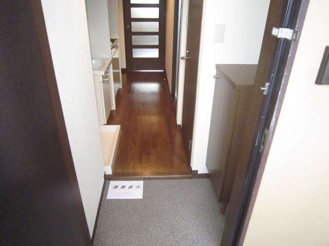物件内観写真7　(玄関)