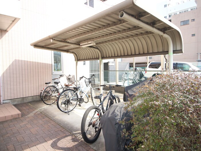 物件外観写真4　(駐輪場)