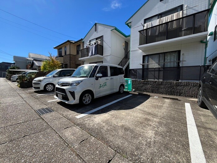 物件外観写真2　(駐車場)