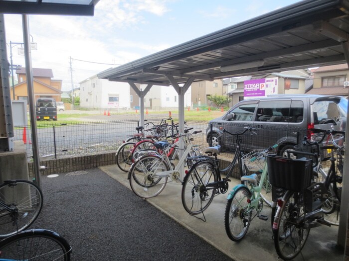 物件外観写真5　(駐輪場)