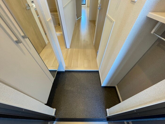 物件内観写真8　(玄関)