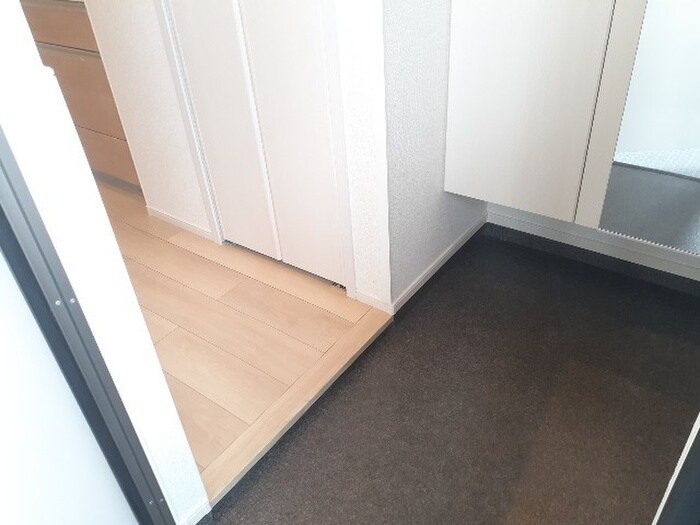 物件内観写真10　(玄関)