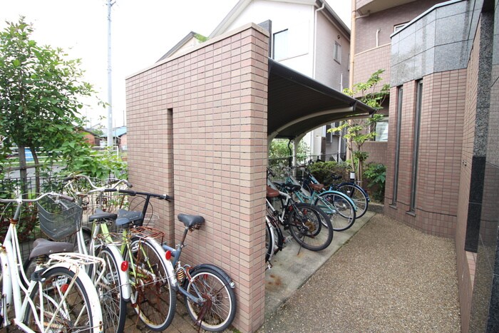 物件外観写真4　(駐輪場)
