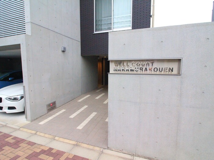 物件外観写真2　(エントランス部分)