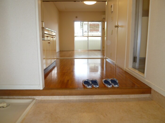 物件内観写真8　(玄関)