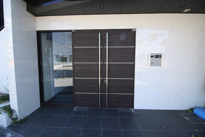 物件外観写真3　(エントランス部分)