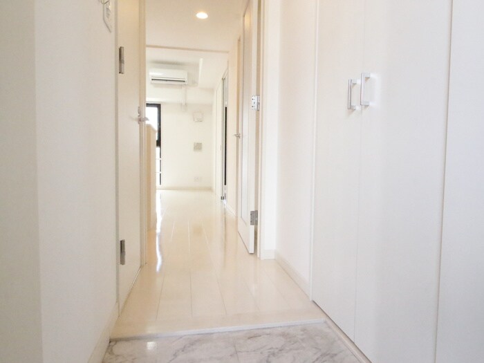 物件内観写真17　(玄関)