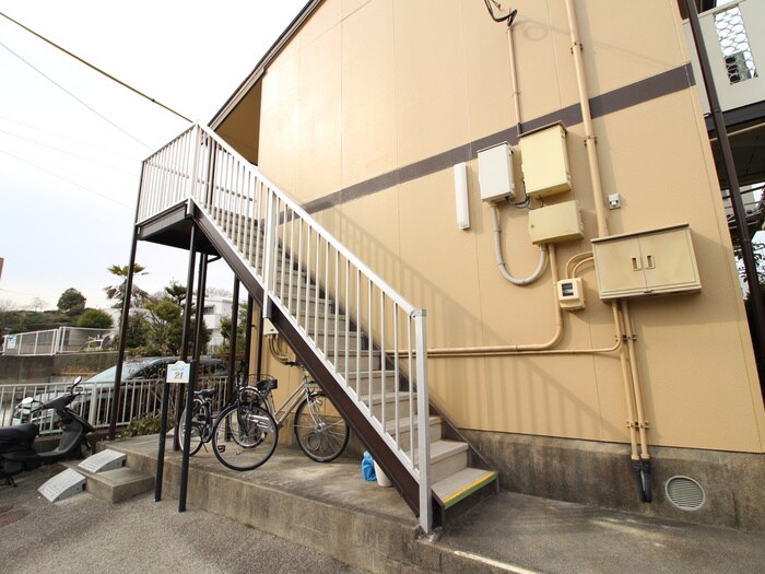 物件外観写真5　(エントランス部分)