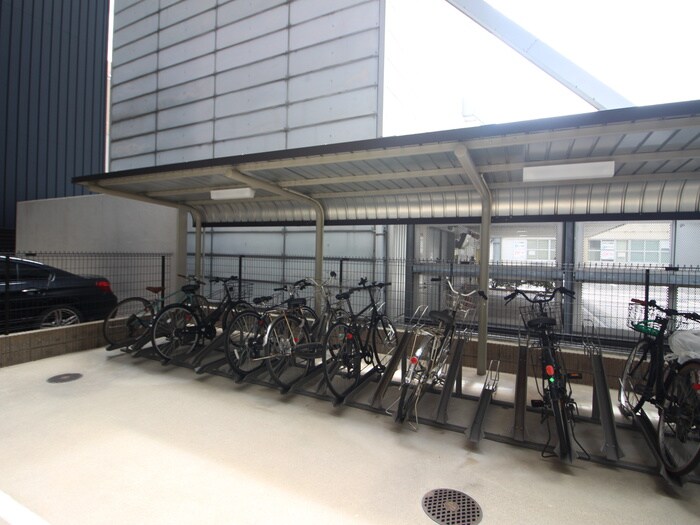 物件外観写真5　(駐輪場)