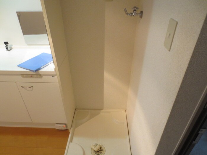 物件内観写真16　(洗濯機置場)