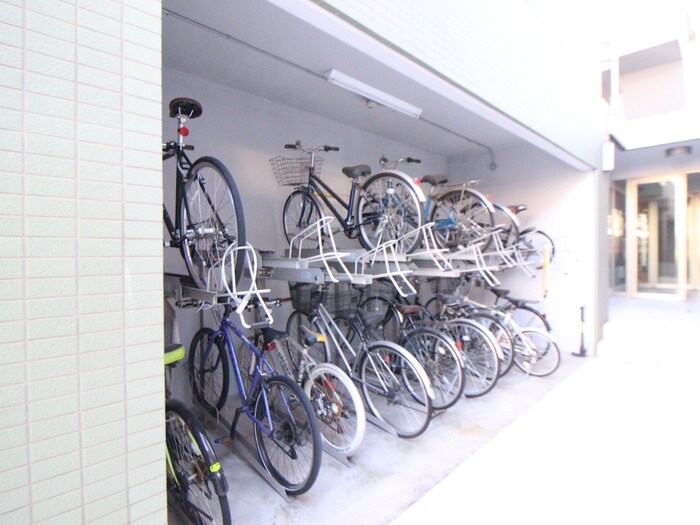 物件外観写真3　(駐輪場)