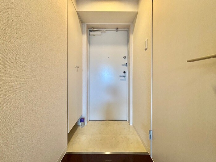 物件内観写真16　(玄関)