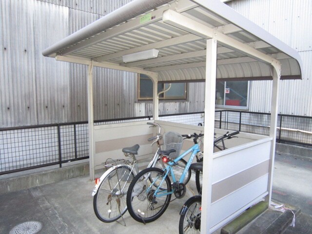 物件外観写真2　(駐輪場)