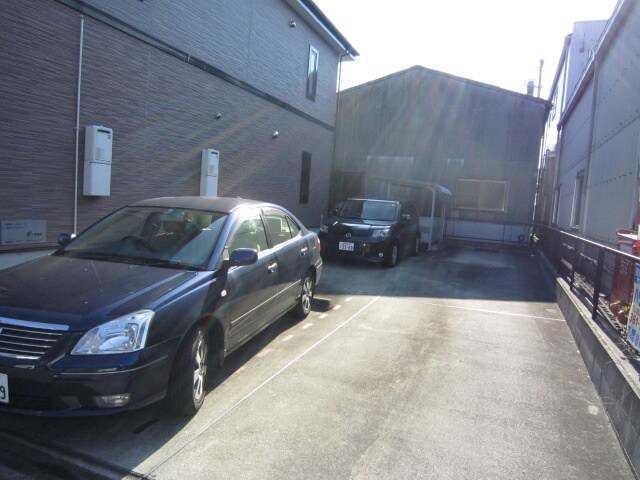 物件外観写真3　(駐車場)