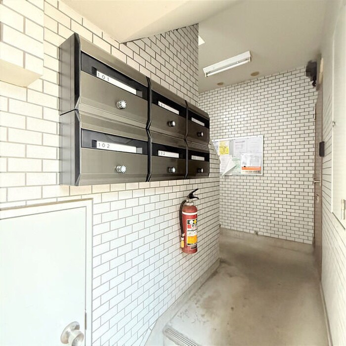 物件外観写真5　(エントランス部分)