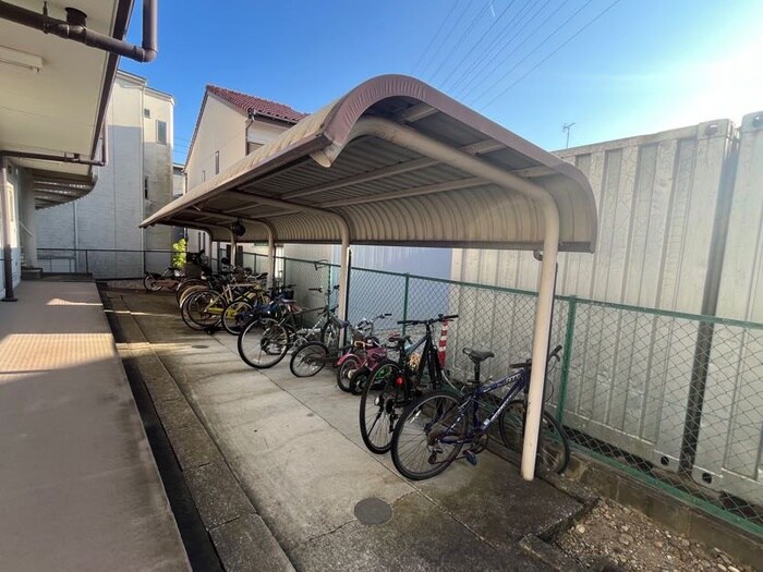 物件外観写真4　(駐輪場)