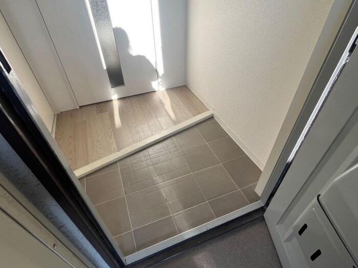 物件内観写真18　(玄関)