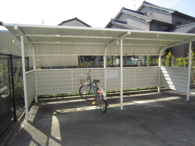 物件外観写真3　(駐輪場)