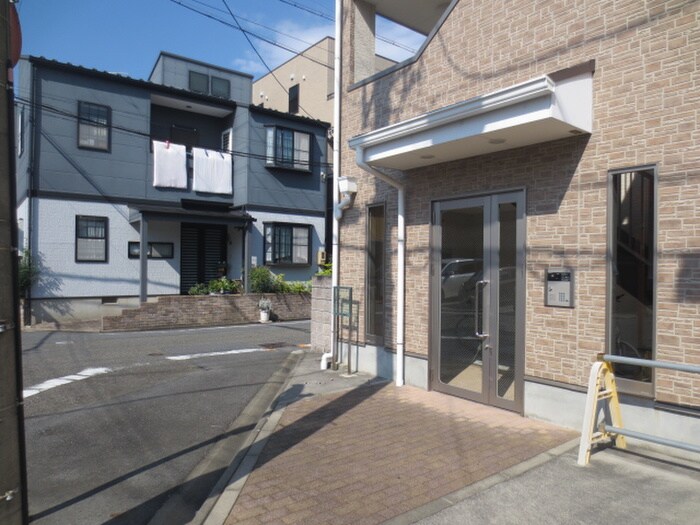 物件外観写真3　(エントランス部分)