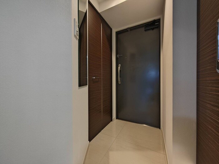 物件内観写真11　(玄関)