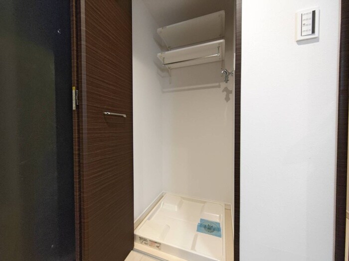 物件内観写真15　(洗濯機置場)