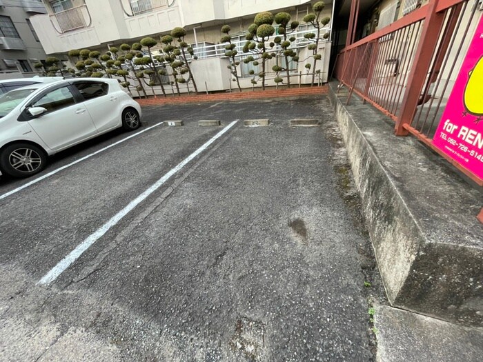 物件外観写真5　(駐車場)