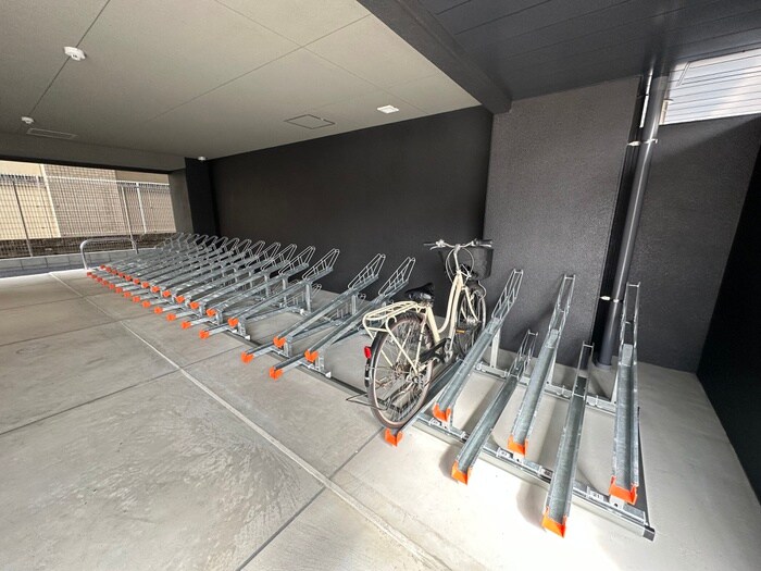 物件外観写真4　(駐輪場)