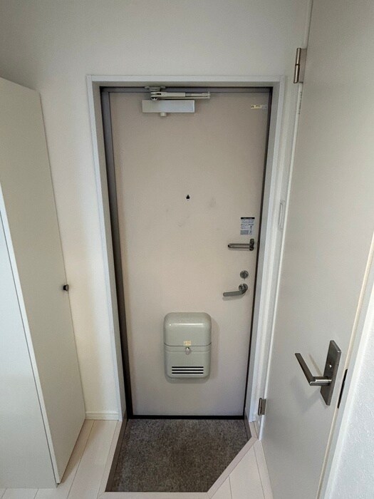 物件内観写真18　(玄関)