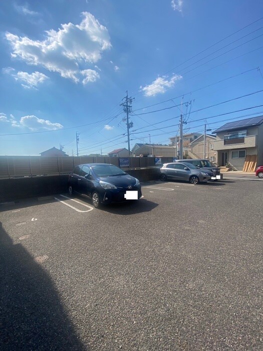 物件外観写真2　(駐車場)