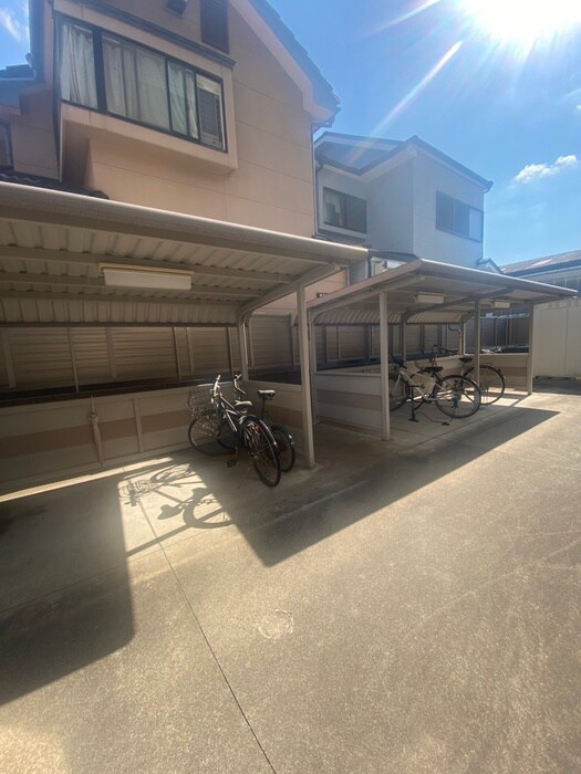 物件外観写真4　(駐輪場)