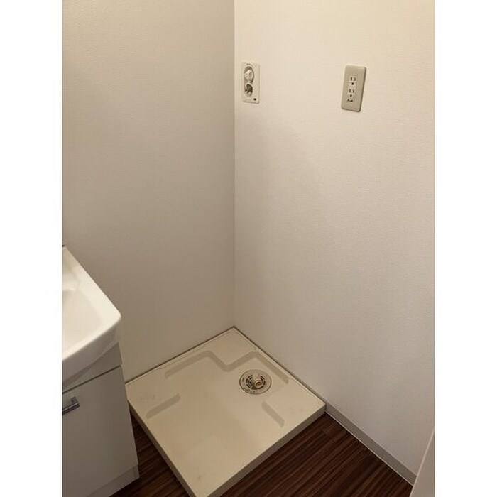 物件内観写真13　(洗濯機置場)