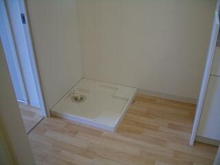 物件内観写真14　(洗濯機置場)