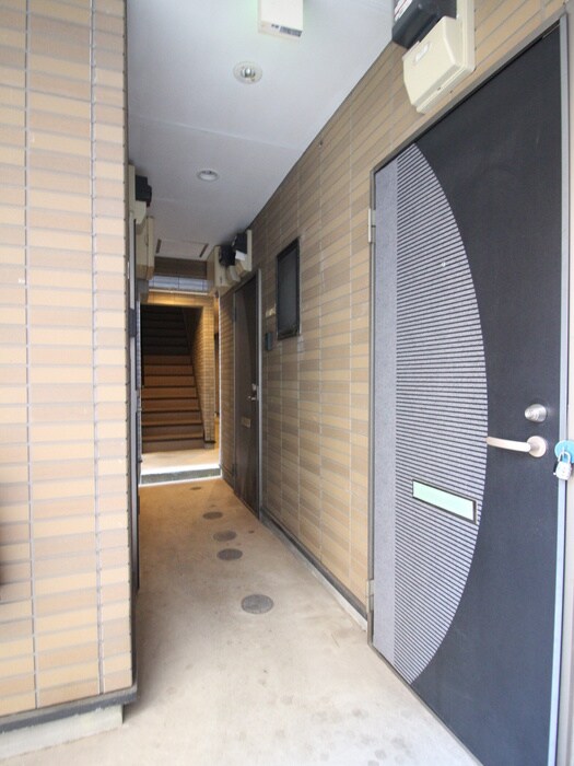 物件外観写真4　(エントランス部分)