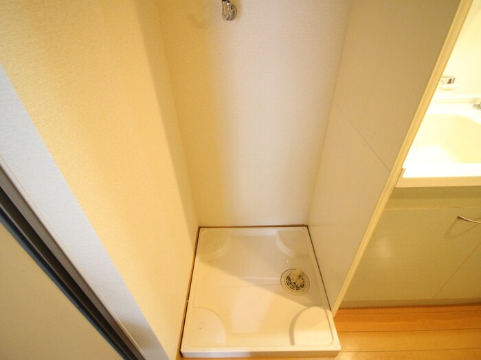 物件内観写真15　(洗濯機置場)