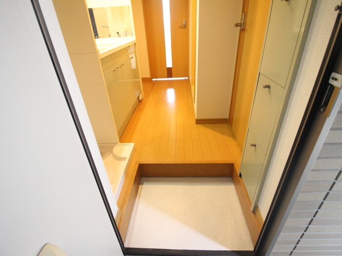 物件内観写真16　(玄関)