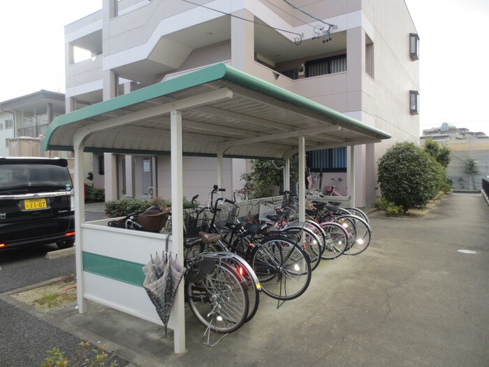 物件外観写真5　(駐輪場)