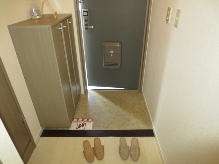 物件内観写真19　(玄関)