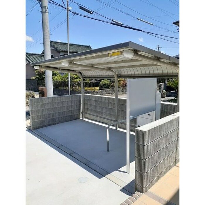 物件外観写真5　(駐輪場)