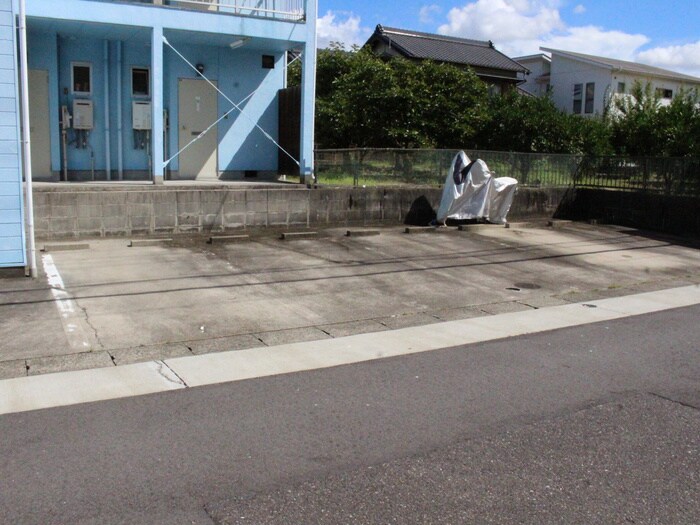 物件外観写真5　(駐車場)