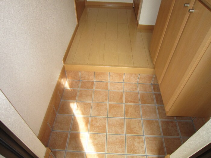 物件内観写真15　(玄関)