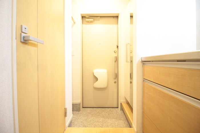 物件内観写真7　(玄関)