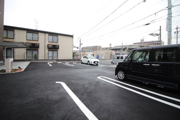 物件外観写真6　(駐車場)