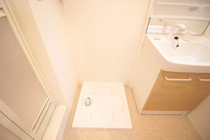 物件内観写真13　(洗濯機置場)