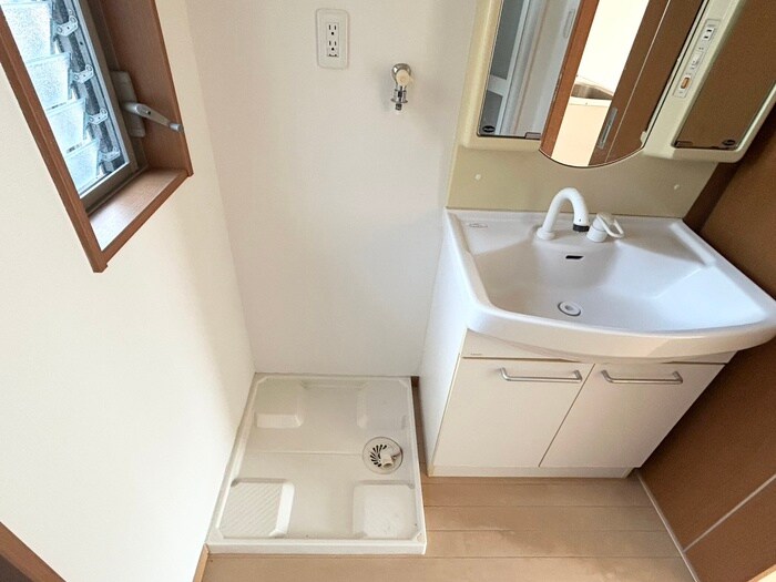 物件内観写真15　(洗濯機置場)