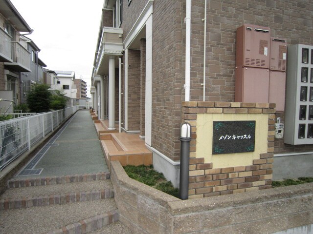 物件外観写真2　(エントランス部分)